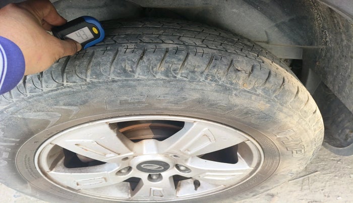 2014 Mahindra XUV500 W8, Diesel, Manual, 1,24,000 km, tyre