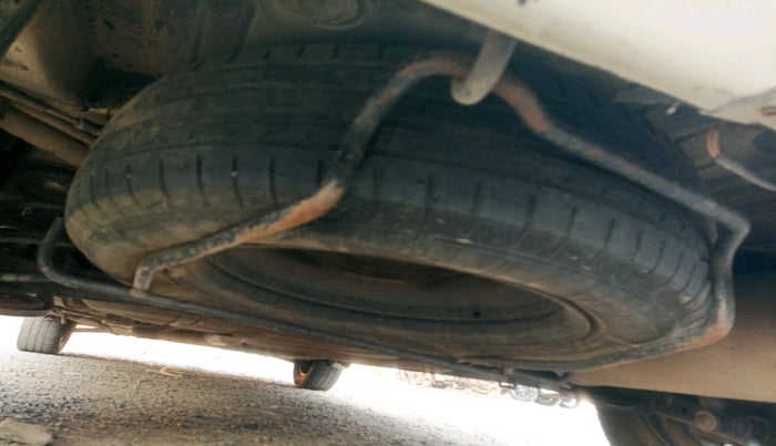 2014 Maruti Ertiga VXI CNG, Petrol, Manual, 1,11,268 km, tyre