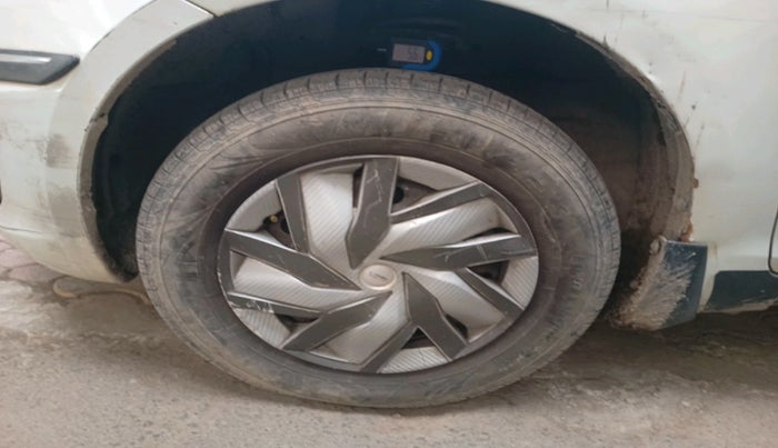 2016 Maruti Swift VXI, Petrol, Manual, 1,51,008 km, tyre