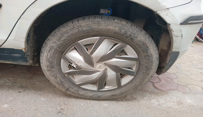 2016 Maruti Swift VXI, Petrol, Manual, 1,51,008 km, tyre