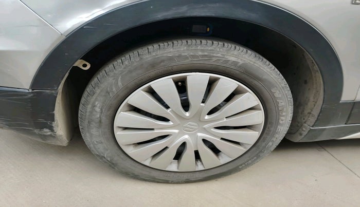 2016 Maruti S Cross ZETA 1.3, Diesel, Manual, 1,45,426 km, tyre