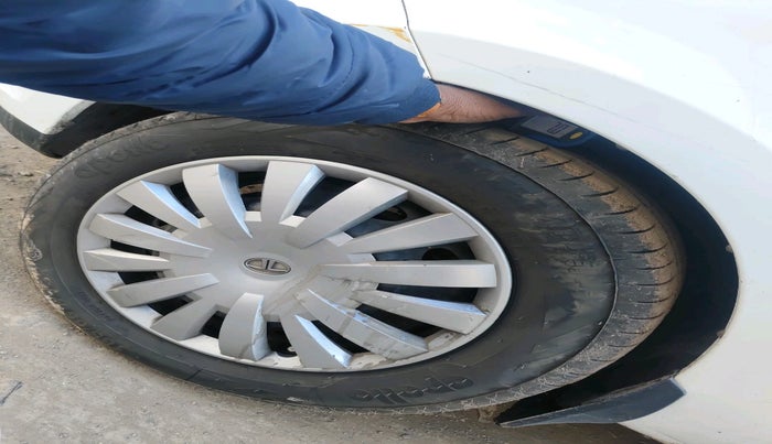 2015 Tata Zest XM PETROL, Petrol, Manual, 2,01,739 km, tyre