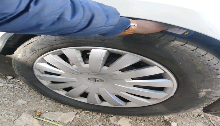 2015 Tata Zest XM PETROL, Petrol, Manual, 2,01,739 km, tyre