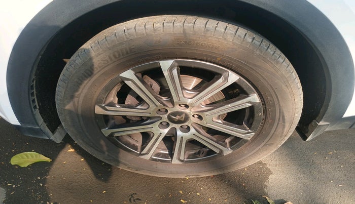 2021 Mahindra XUV700 AX 7 LUXURY D AT 7 STR, Diesel, Automatic, 41,552 km, tyre