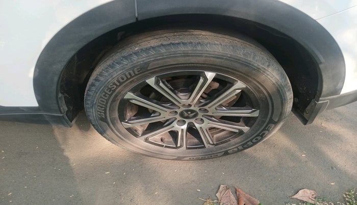 2021 Mahindra XUV700 AX 7 LUXURY D AT 7 STR, Diesel, Automatic, 41,552 km, tyre