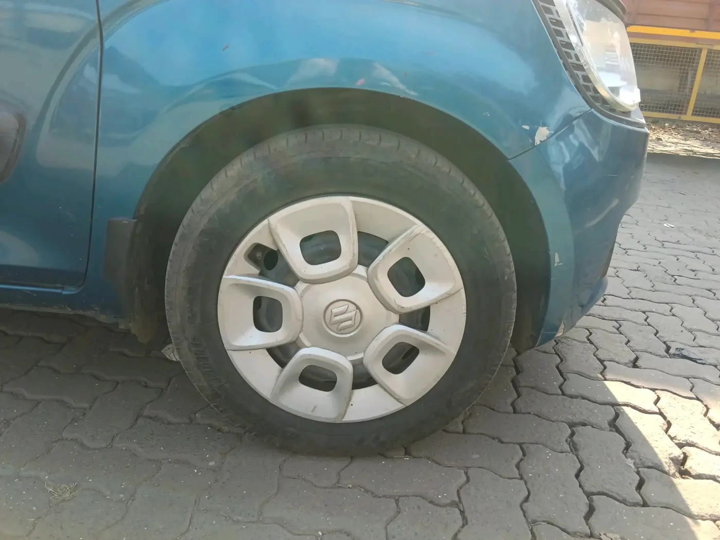 2017 Maruti IGNIS DELTA 1.2 AMT, CNG, Automatic, 88,305 km, tyre