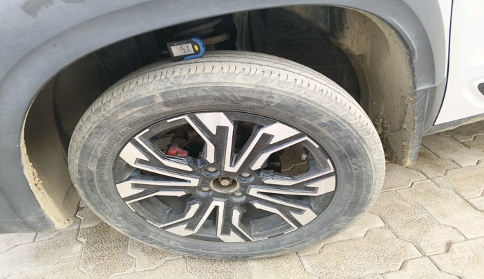 2022 Renault Kiger RXZ MT DUAL TONE, Petrol, Manual, 48,681 km, tyre