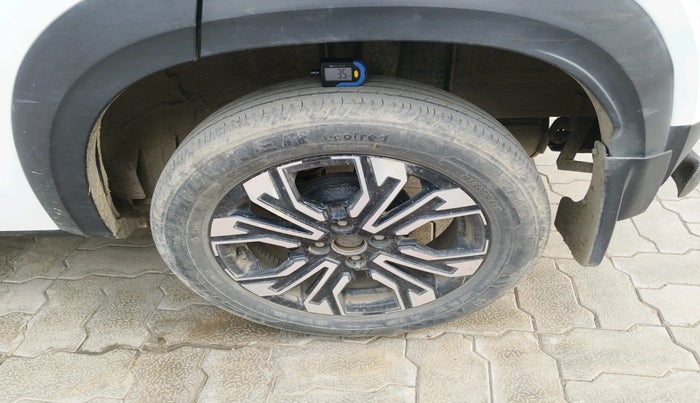 2022 Renault Kiger RXZ MT DUAL TONE, Petrol, Manual, 48,681 km, tyre