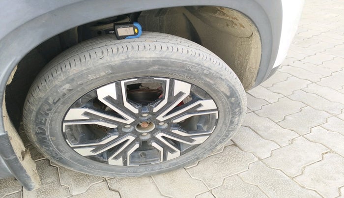 2022 Renault Kiger RXZ MT DUAL TONE, Petrol, Manual, 48,681 km, tyre