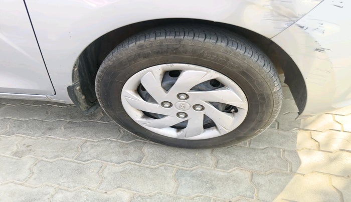 2019 Hyundai NEW SANTRO SPORTZ AMT, Petrol, Automatic, 1,67,788 km, tyre