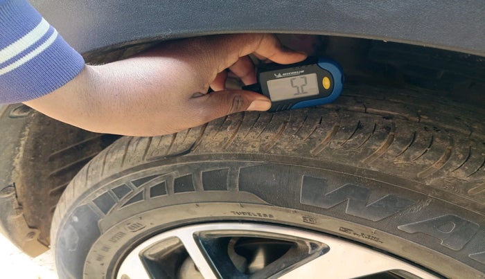 2024 Mahindra XUV 3XO AX5 1.2 L TCMPFi, Petrol, Manual, 26,838 km, tyre