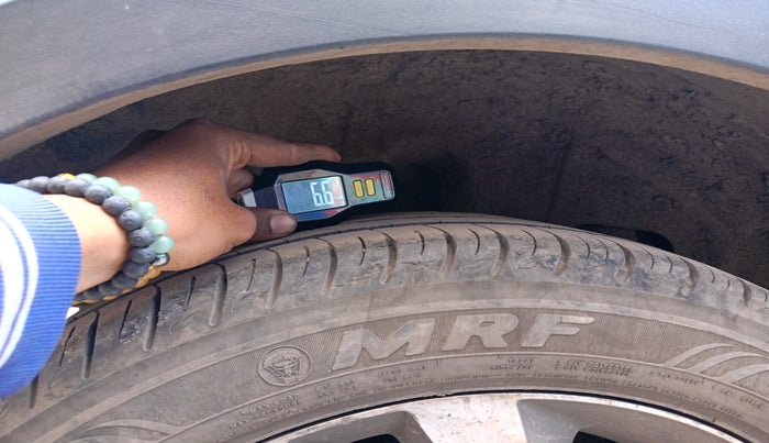 2021 Mahindra XUV300 W8 (O) 1.2 PETROL, Petrol, Manual, 39,666 km, tyre