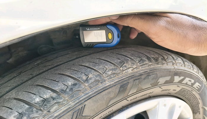 2013 Honda Amaze 1.2L I-VTEC S, Petrol, Manual, 1,17,946 km, tyre