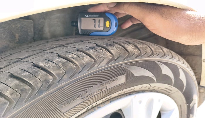 2013 Honda Amaze 1.2L I-VTEC S, Petrol, Manual, 1,17,946 km, tyre