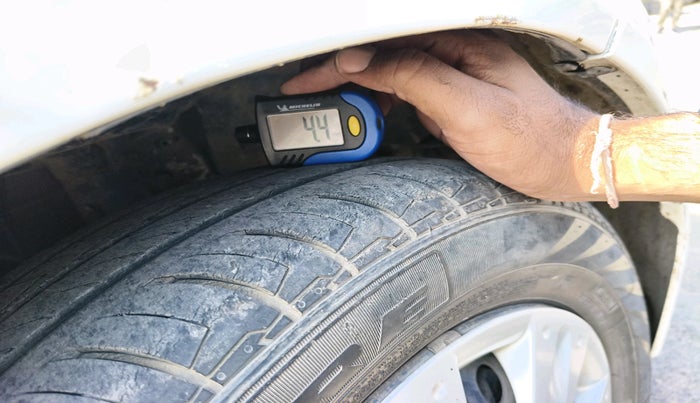 2013 Honda Amaze 1.2L I-VTEC S, Petrol, Manual, 1,17,946 km, tyre