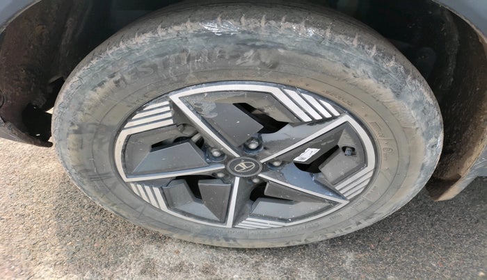 2023 Tata NEXON CREATIVE AMT 1.5 DIESEL, Diesel, Automatic, 23,086 km, tyre