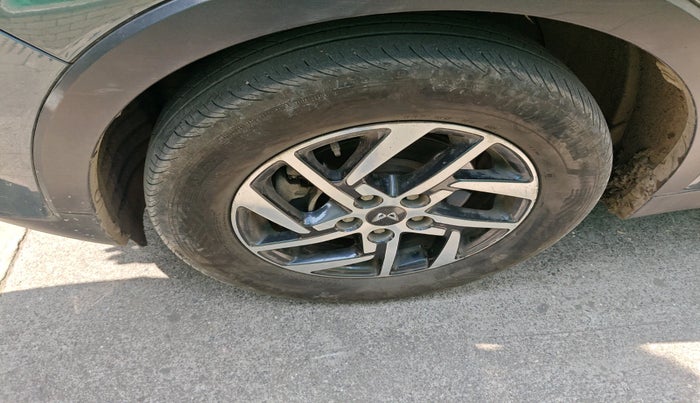 2022 Mahindra XUV300 W8 (O) 1.5 DIESEL AMT, Diesel, Automatic, 89,478 km, tyre