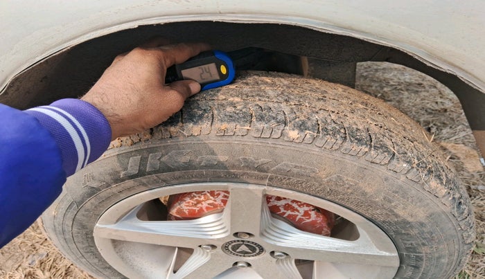 2014 Maruti Eeco 5 STR WITH A/C+HTR CNG, Petrol, Manual, 1,45,409 km, tyre