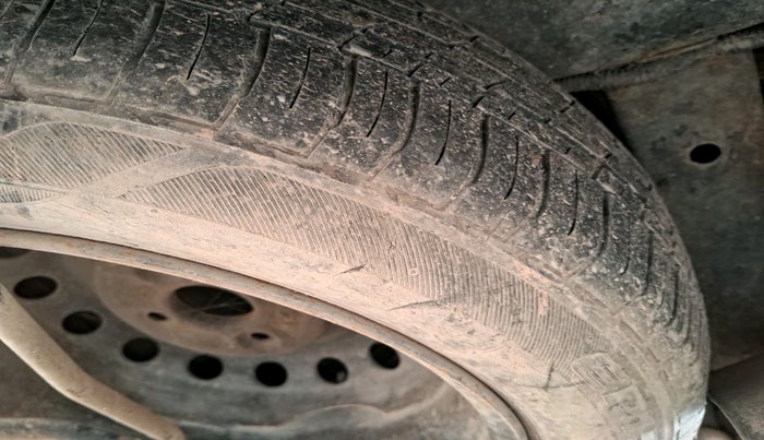 2014 Maruti Eeco 5 STR WITH A/C+HTR CNG, Petrol, Manual, 1,45,409 km, tyre