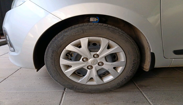 2015 Hyundai Grand i10 SPORTZ 1.2 KAPPA VTVT, Petrol, Manual, 90,171 km, tyre