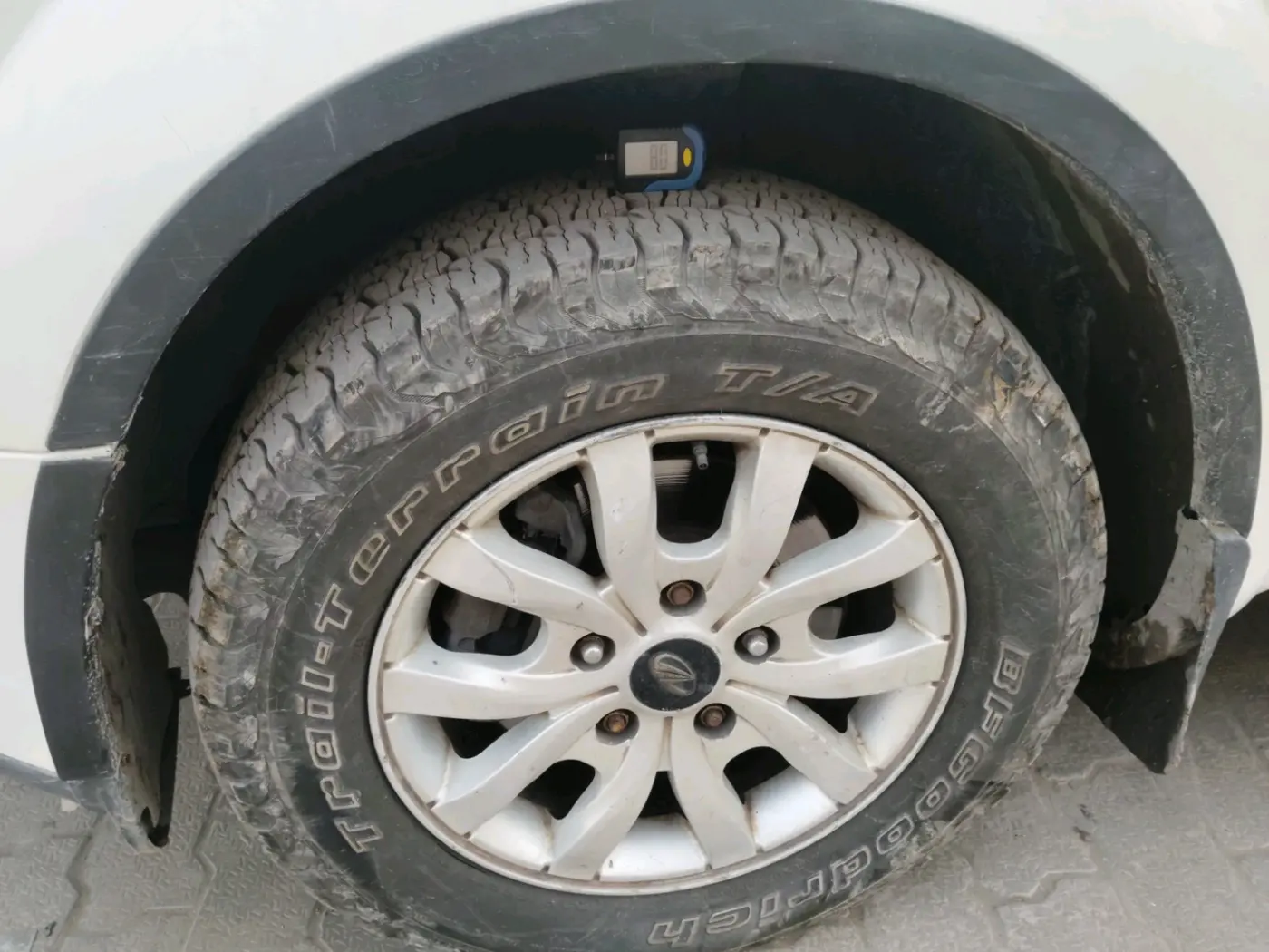 2017 Mahindra XUV500 W10, Diesel, Manual, 1,48,410 km, tyre