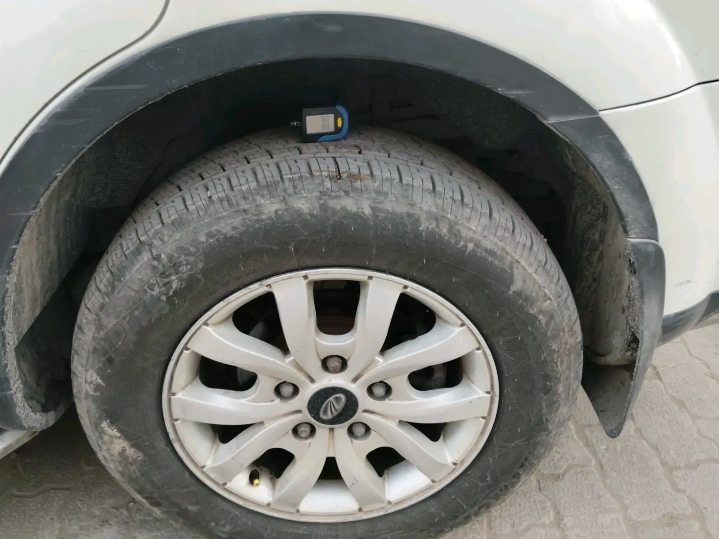 2017 Mahindra XUV500 W10, Diesel, Manual, 1,48,410 km, tyre