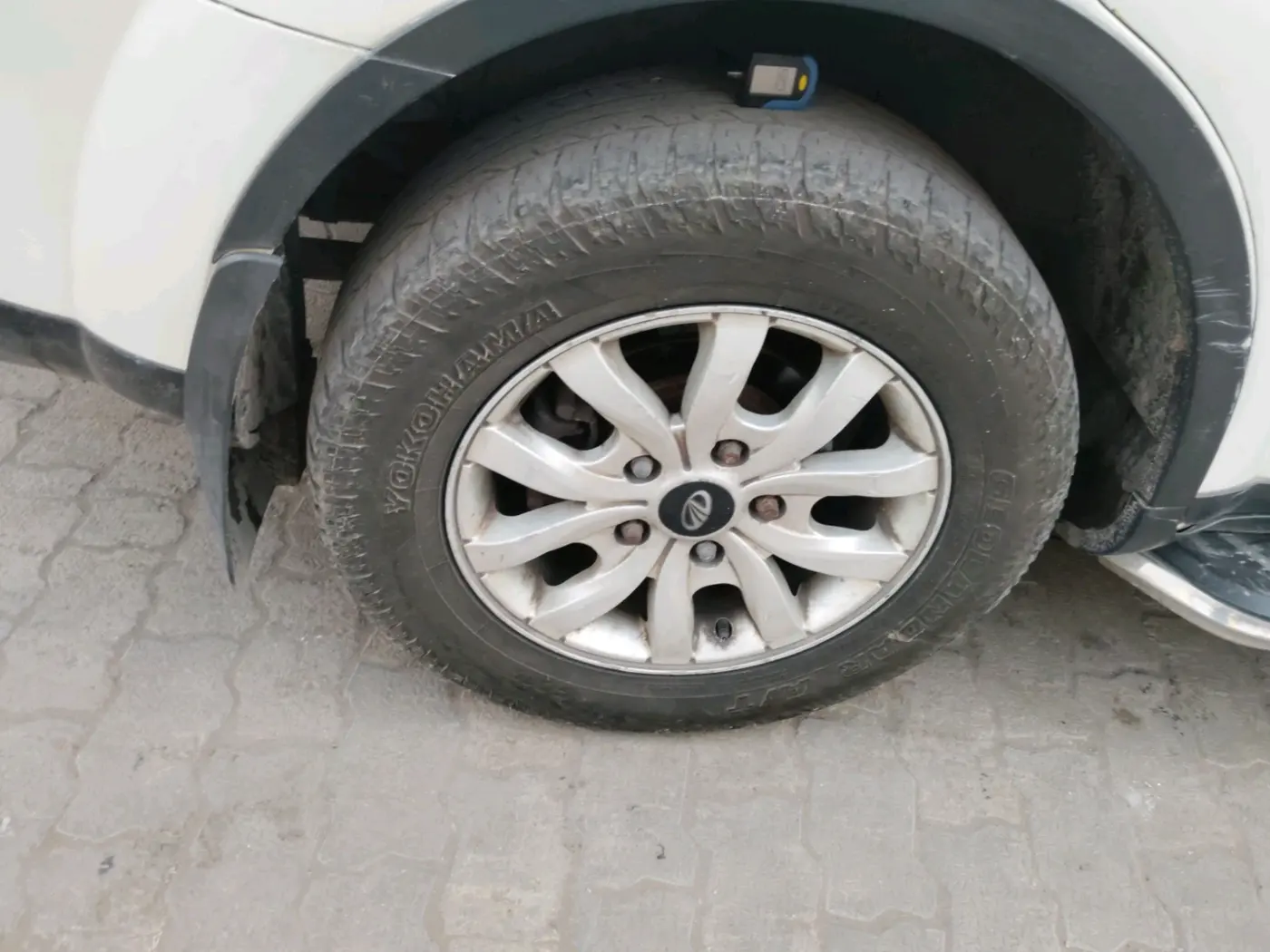 2017 Mahindra XUV500 W10, Diesel, Manual, 1,48,410 km, tyre