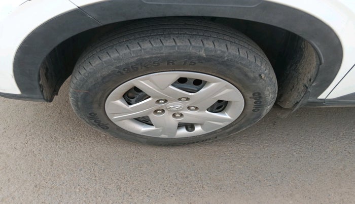 2021 Hyundai VENUE S+ 1.2, Petrol, Manual, 38,329 km, tyre