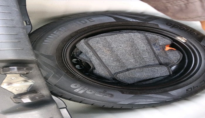 2021 Hyundai VENUE S+ 1.2, Petrol, Manual, 38,329 km, tyre