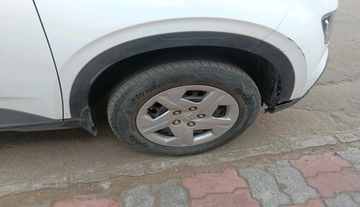 2021 Hyundai VENUE S+ 1.2, Petrol, Manual, 38,329 km, tyre