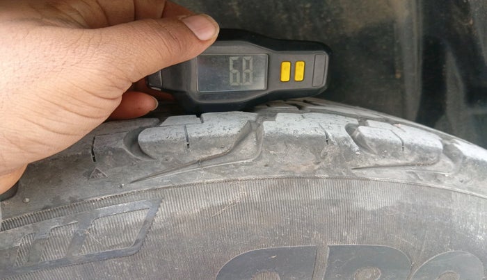 2017 Mahindra TUV300 T8, Diesel, Manual, 59,259 km, tyre