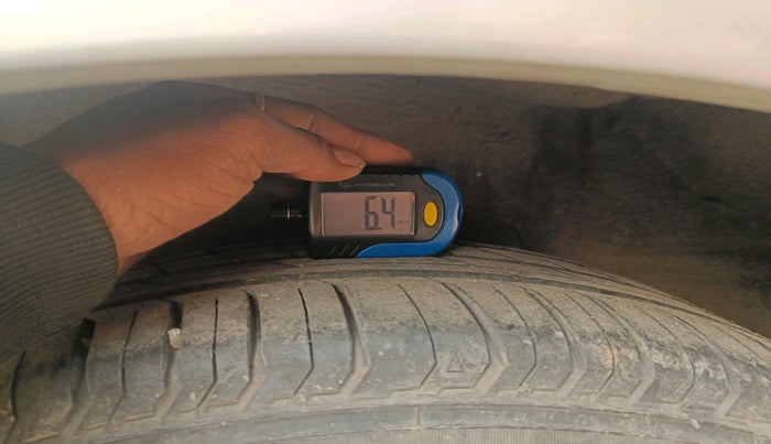 2011 Toyota Corolla Altis G PETROL, Petrol, Manual, 77,135 km, tyre