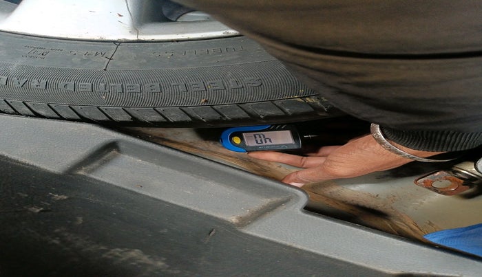 2011 Toyota Corolla Altis G PETROL, Petrol, Manual, 77,135 km, tyre