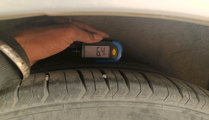 2011 Toyota Corolla Altis G PETROL, Petrol, Manual, 77,135 km, tyre