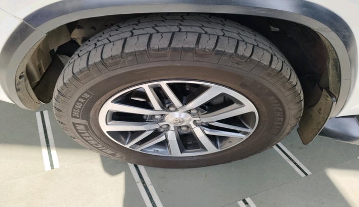 2017 Toyota Fortuner 2.8 4X4 MT, Diesel, Manual, 3,75,423 km, tyre