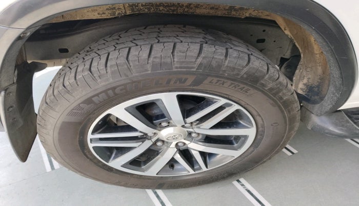 2017 Toyota Fortuner 2.8 4X4 MT, Diesel, Manual, 3,75,423 km, tyre