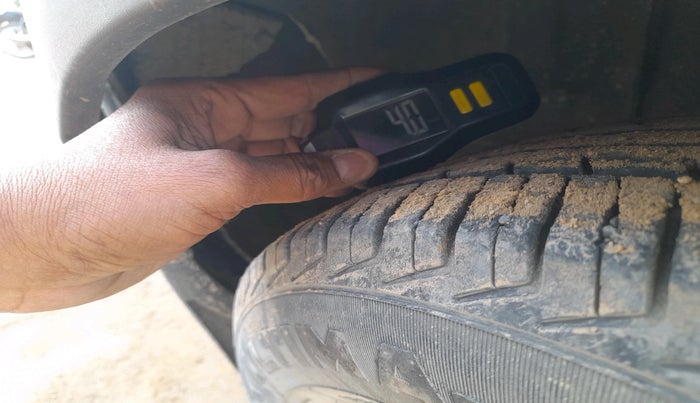 2019 Renault Kwid RXT 1.0 AMT (O), Petrol, Automatic, 79,198 km, tyre