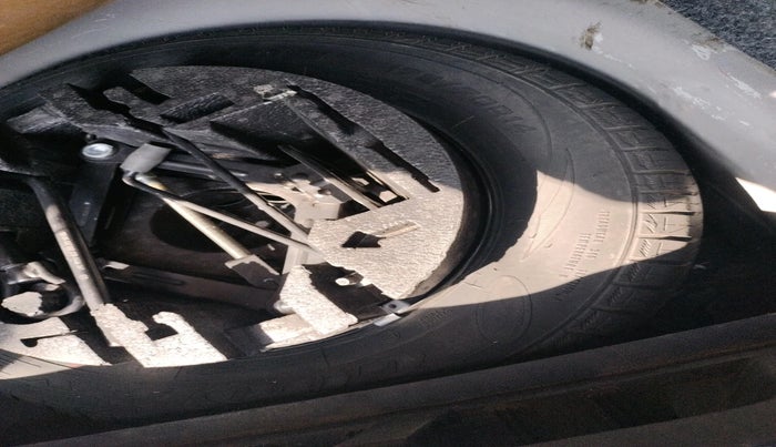 2017 Volkswagen Polo COMFORTLINE 1.2L, Petrol, Manual, 50,870 km, tyre