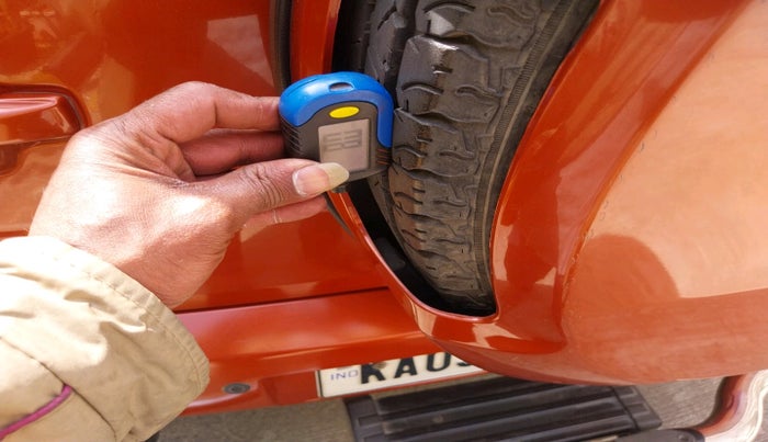 2017 Mahindra TUV300 T8 AMT, Diesel, Automatic, 24,397 km, tyre