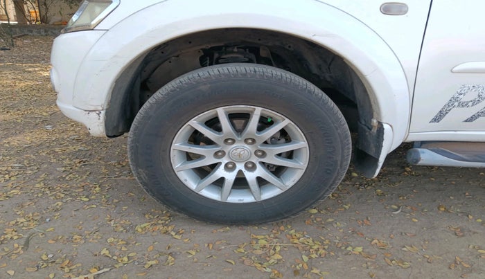 2014 Mitsubishi Pajero Sport 2.5 MT 4X4, Diesel, Manual, 3,40,989 km, tyre