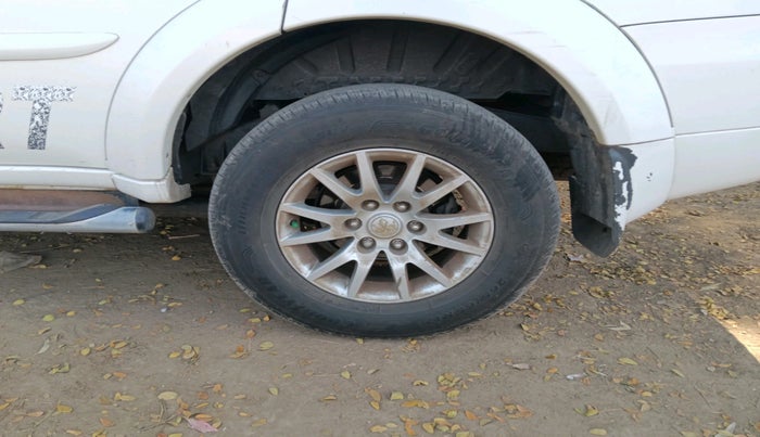 2014 Mitsubishi Pajero Sport 2.5 MT 4X4, Diesel, Manual, 3,40,989 km, tyre