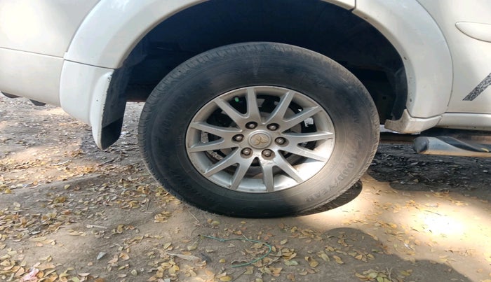 2014 Mitsubishi Pajero Sport 2.5 MT 4X4, Diesel, Manual, 3,40,989 km, tyre