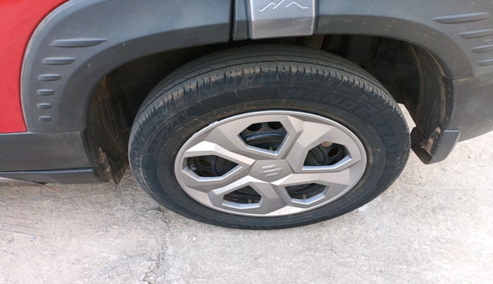 2023 Maruti BREZZA LXI SMART HYBRID, Petrol, Manual, 29,472 km, tyre