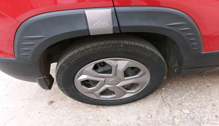 2023 Maruti BREZZA LXI SMART HYBRID, Petrol, Manual, 29,472 km, tyre