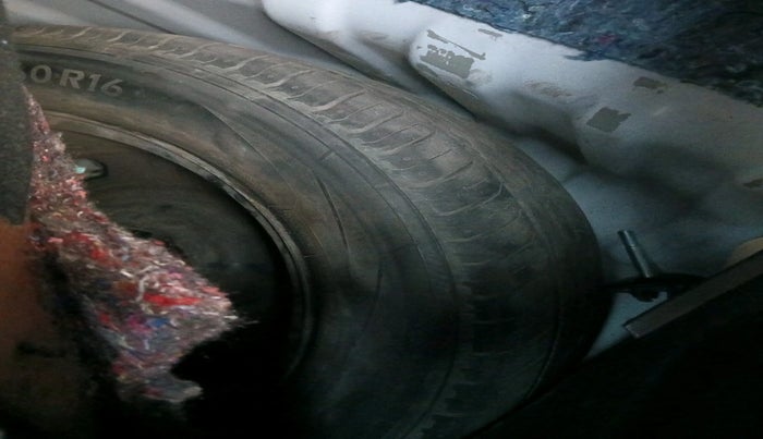 2021 Nissan MAGNITE XL, Petrol, Manual, 31,859 km, tyre