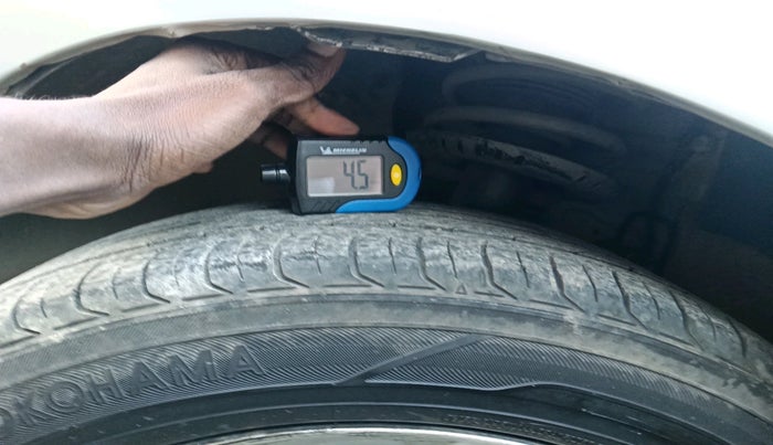 2016 Volkswagen Vento HIGHLINE 1.6 MPI, Petrol, Manual, 1,32,622 km, tyre