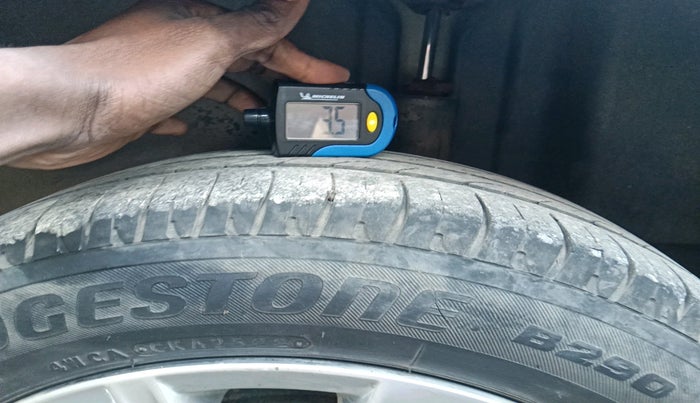 2016 Volkswagen Vento HIGHLINE 1.6 MPI, Petrol, Manual, 1,32,622 km, tyre