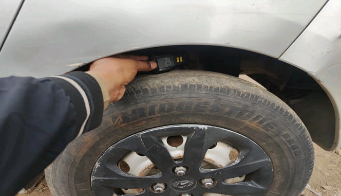 2014 Hyundai Eon MAGNA +, Petrol, Manual, 1,04,596 km, tyre