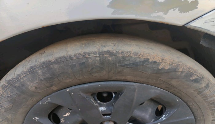 2014 Hyundai Eon MAGNA +, Petrol, Manual, 1,04,596 km, tyre