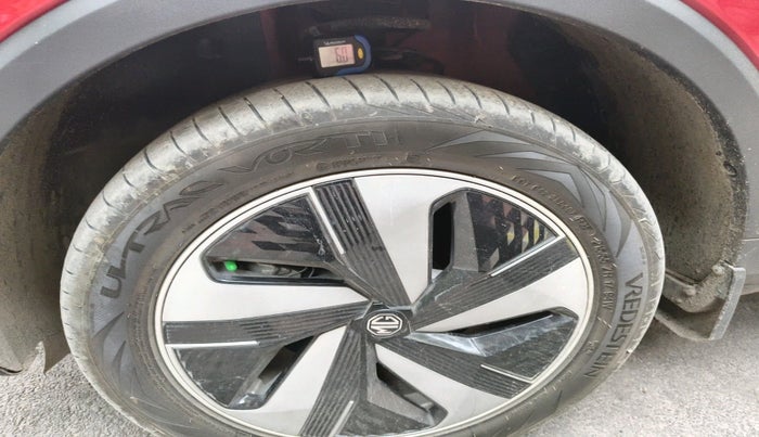 2025 MG ZS EV Essence, Electric, Automatic, 3,324 km, tyre